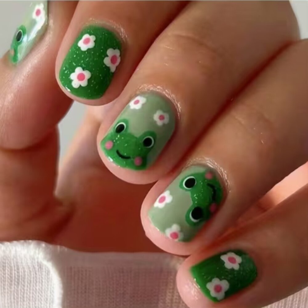 Cute Green Frog Oval Nails (Short)
